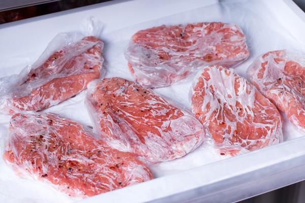 A necessidade do uso de registrador de temperatura da cadeia de frio para transporte de carne fresca A necessidade do uso de registrador de temperatura da cadeia de frio para transporte de carne fresca
